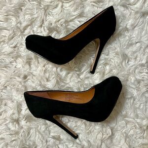Chic Black Suede Classic Timeless Heels